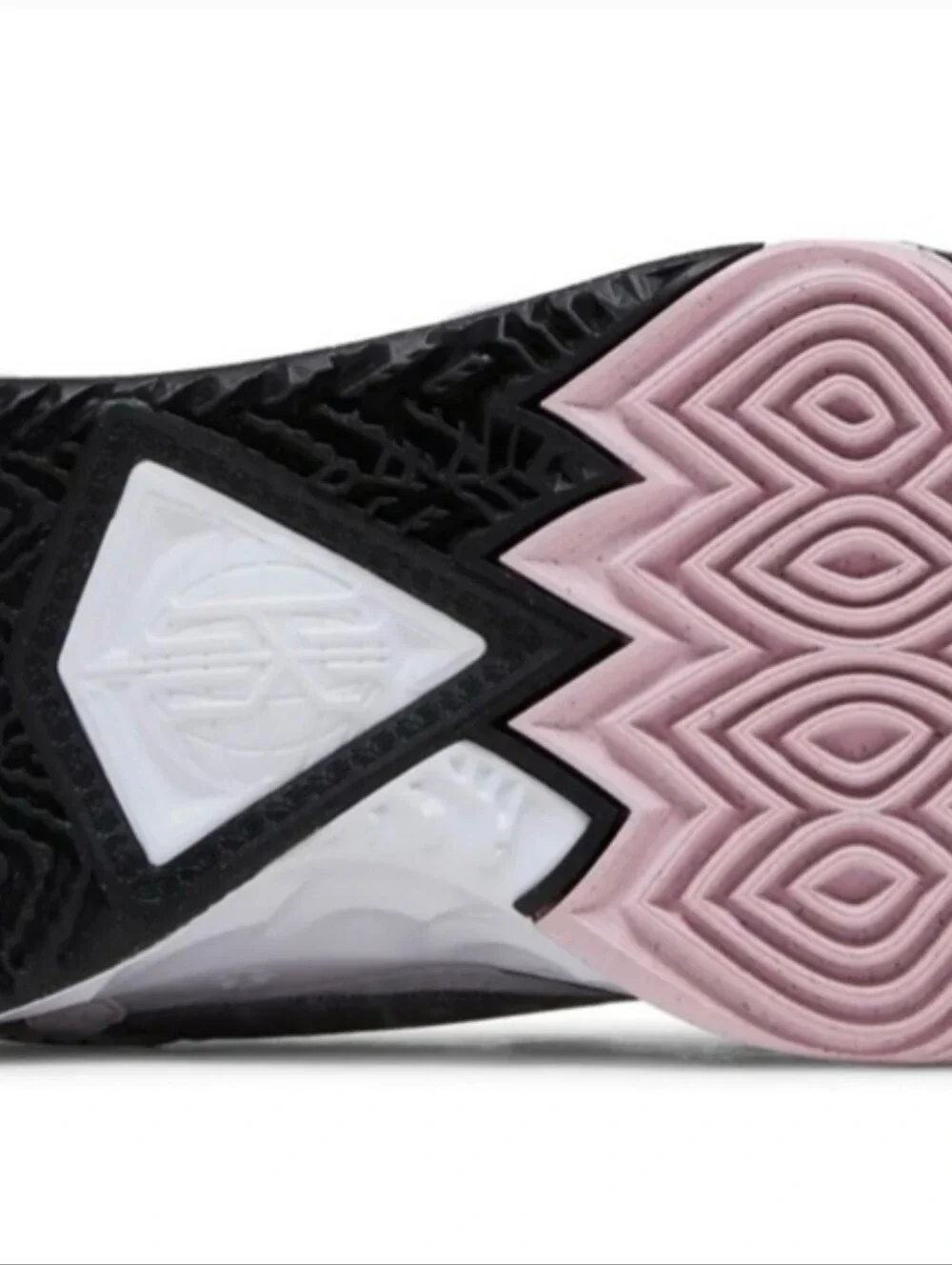 NWT Nike Kyrie 8 GO Kids Sz 5Y White Black DQ8076-101 Low Top Cushioned B-Ball